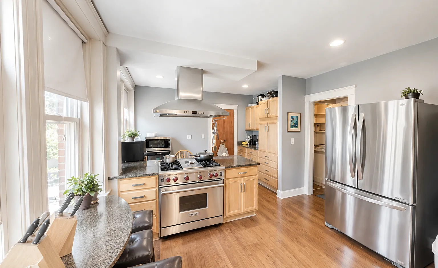 3 bed, 1800 sqft, $4,850 — Photo 1