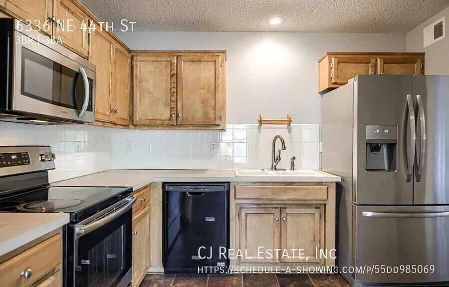 3 bed, $1,600 — Photo 3
