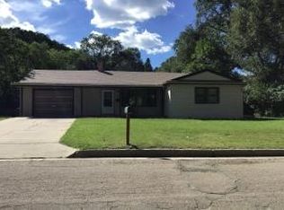532 S 6th St, Raton, NM 87740