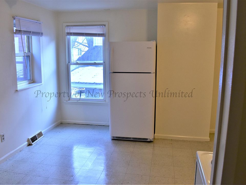 86 Prospect St Amsterdam NY Zillow