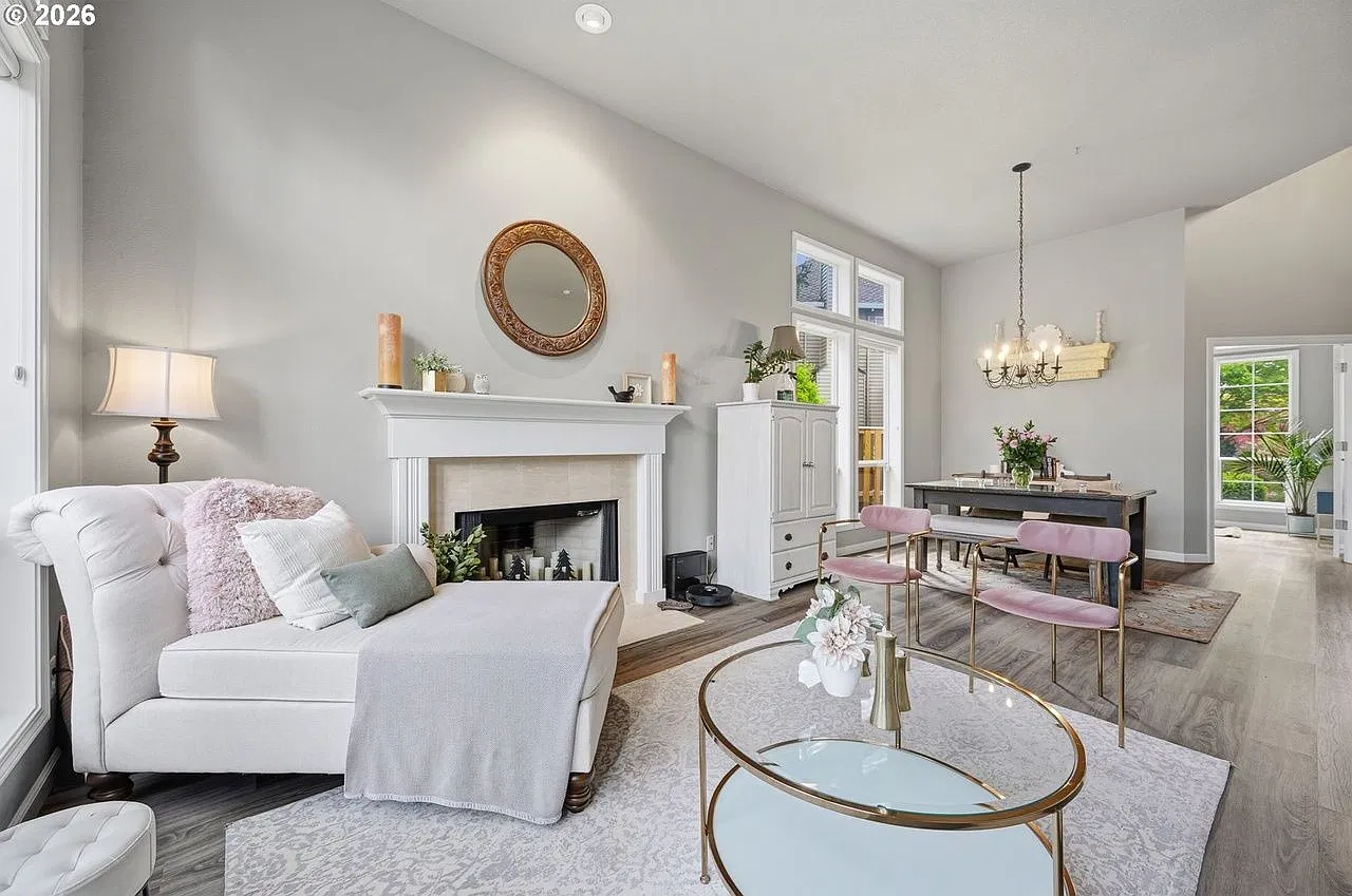 Beautiful Updated Westlake Home — Photo 4