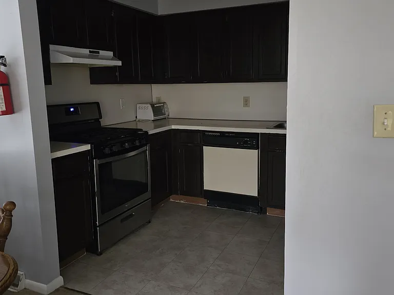 22 Oyster Bay Rd #H — Photo 12