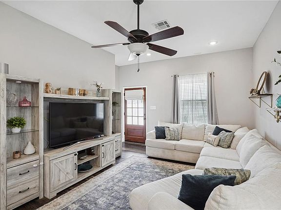 4th image of 305 Laroussini St