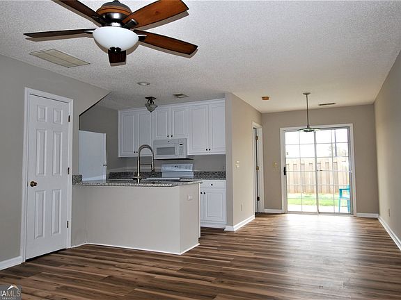 4th image of 2874 Florence Dr