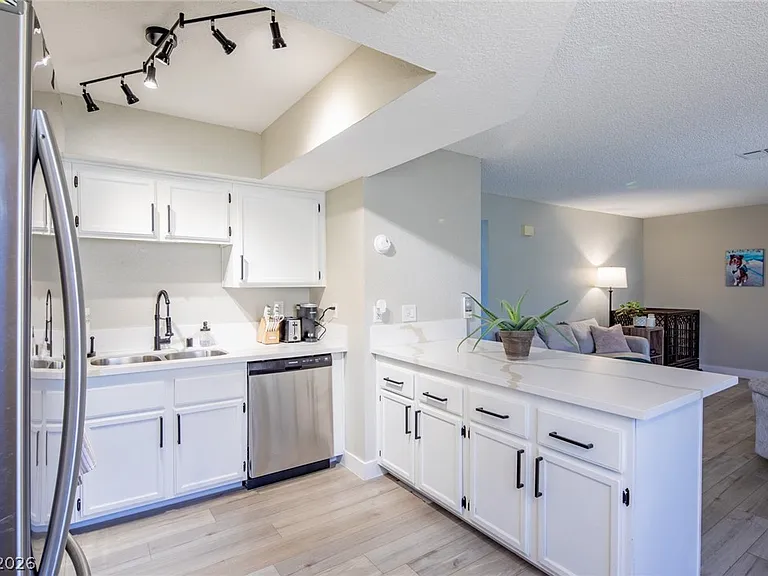 1212 Observation Dr #201 — Photo 4