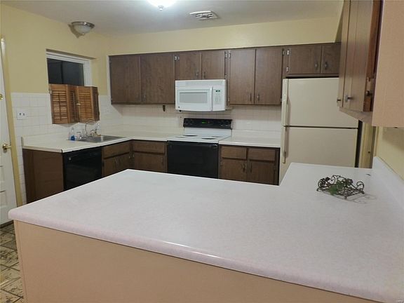 3rd image of 226 Hernan Dr