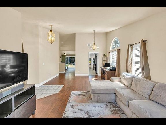 5th image of 3329 Stoney Rd