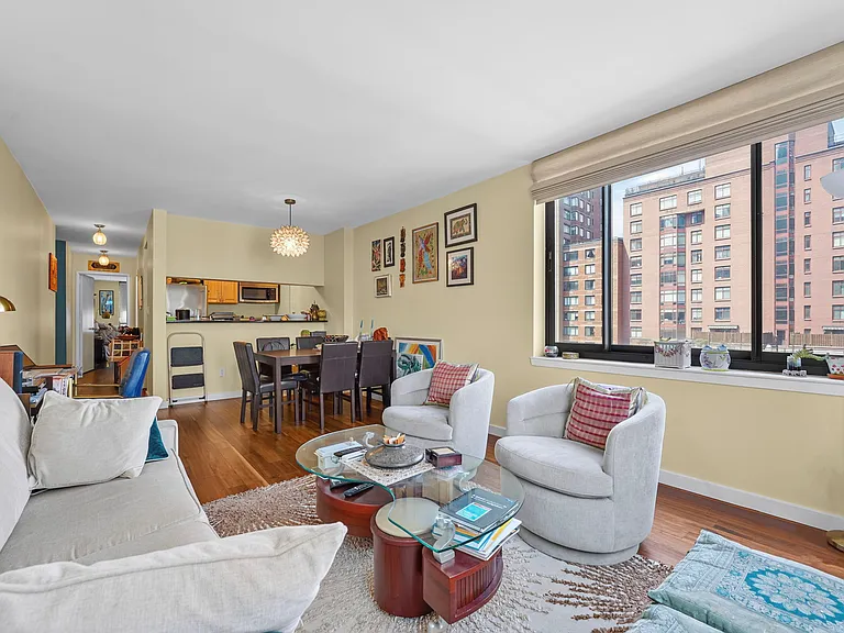 300 Albany St #8D — Photo 2