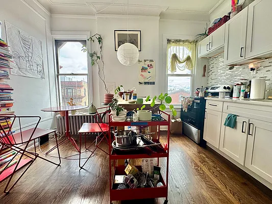 Rented by Outlive | media 18