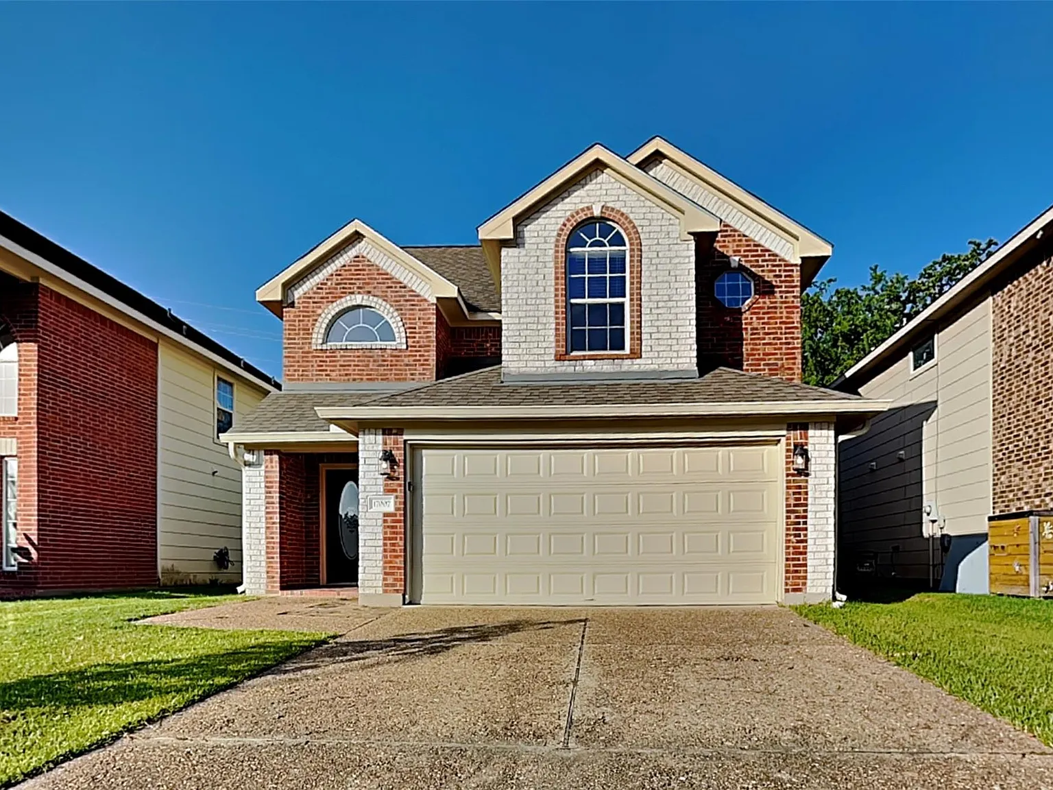 3 bed, 2.5 bath, 1942 sqft, $2,125 — Photo 1