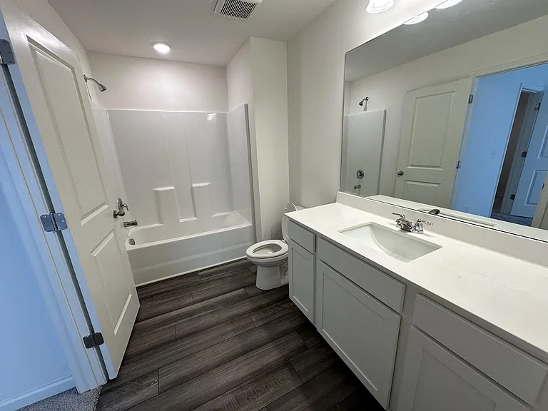 100 Swindon Dr — Photo 13
