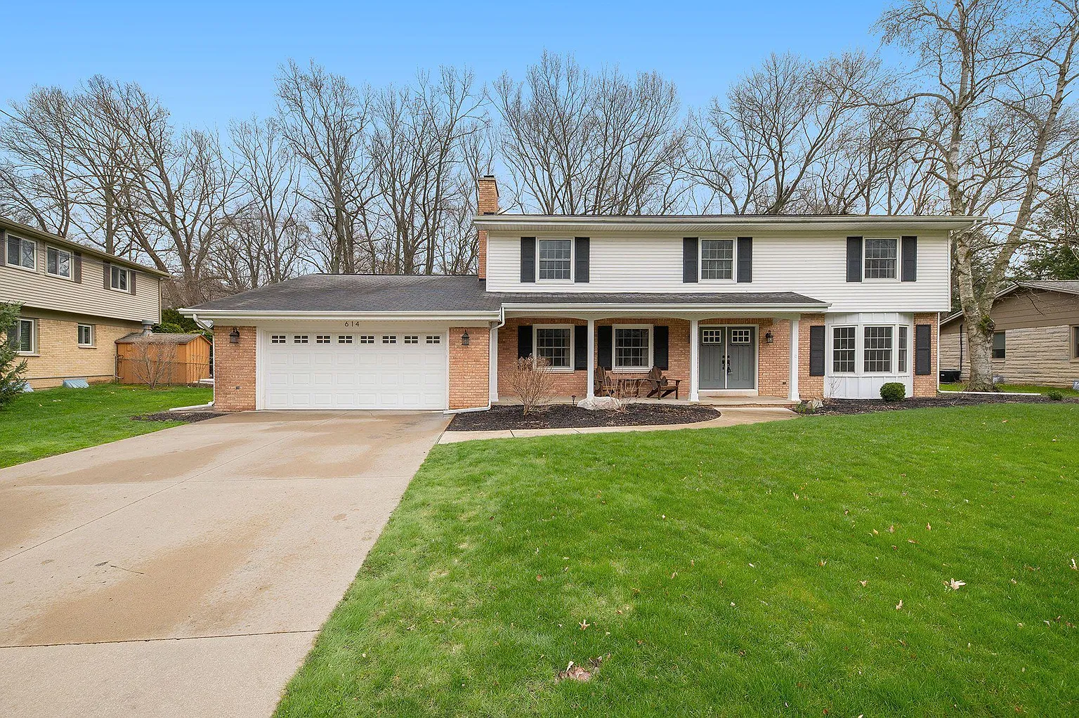 614 East Dr photo 1