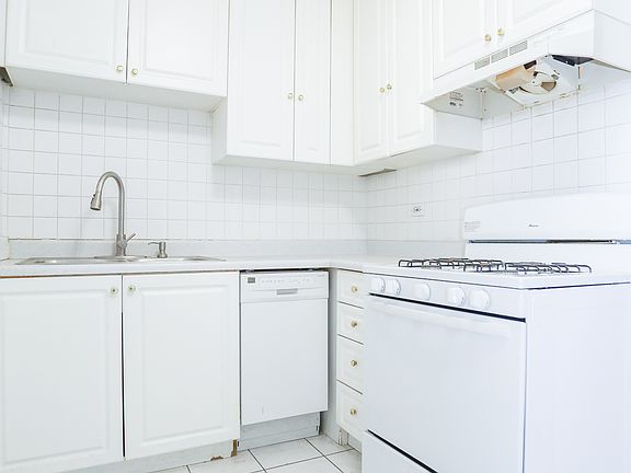 3rd image of 443 W Arlington Pl #2