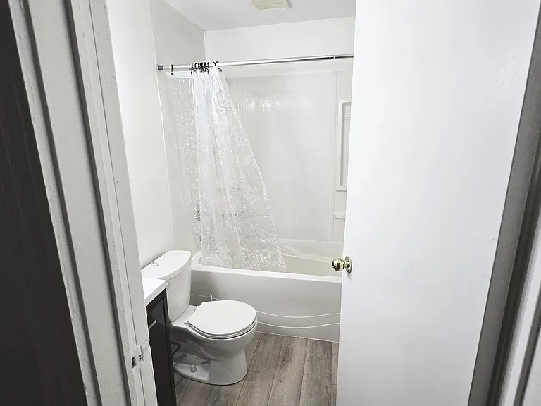 107 Erie Ave #1 — Photo 16