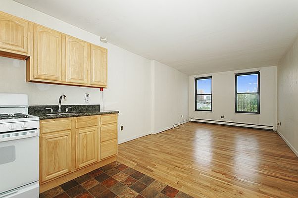 1st image of 181 12th St APT 4R