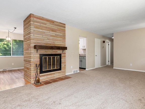 3rd image of 18 Pine Village Dr