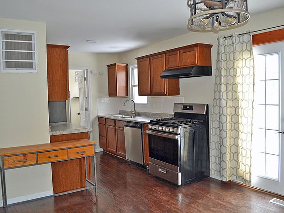 5th image of 740 Imperial Rd