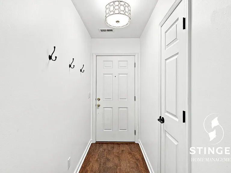 54 Ardmore Ave — Photo 4