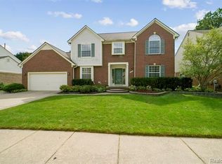 2792 Briarwood Dr, Troy, MI 48085