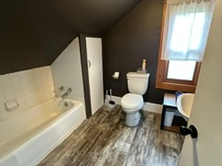 601 Summit Ave NE — Photo 5