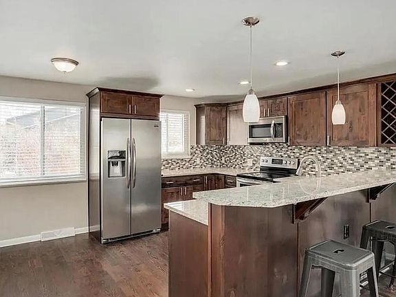 4th image of 4500 Hoyt Street