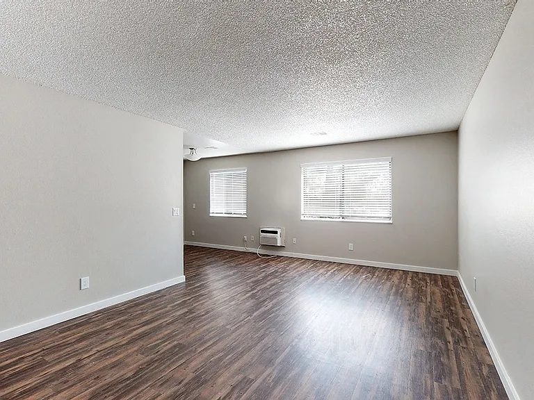 Ralston Oak — Photo 17