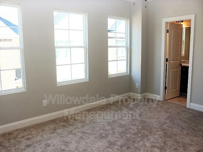 904 Laurel Gate Dr — Photo 22