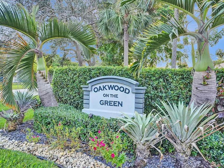 9845 Riverside Dr #8-28 — Photo 26