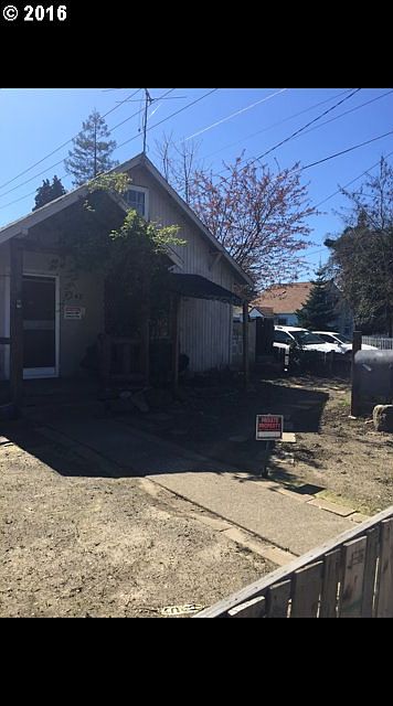 1st image of 248 NW Lincoln St