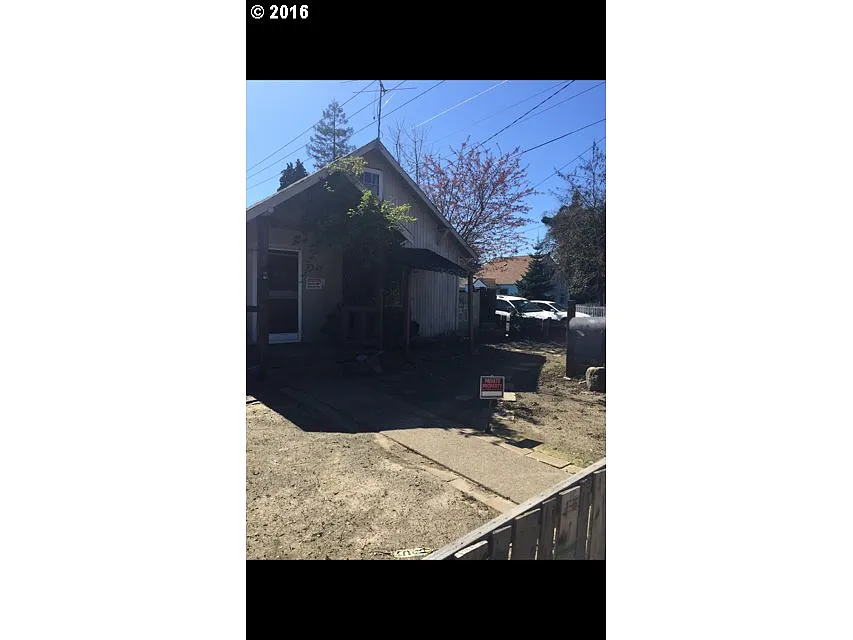 248 NW Lincoln St photo 1