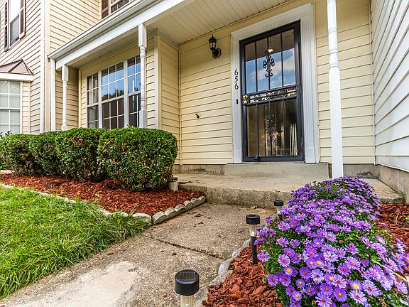 5th image of 656 Mount Lubentia Ct E