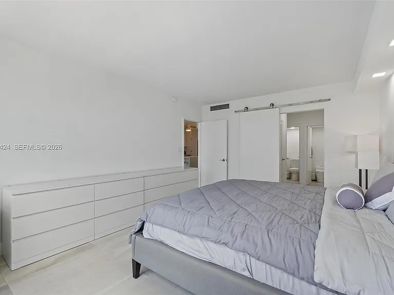 5700 Collins Ave #7J — Photo 18