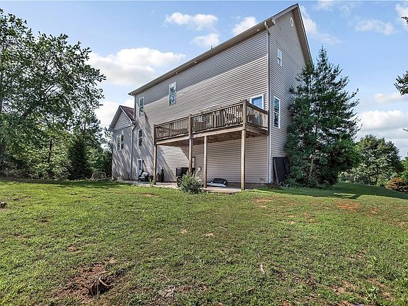 3rd image of 142 W Waters Edge Ln