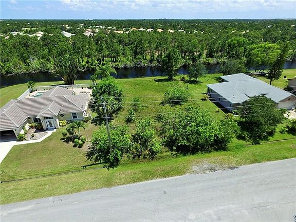 3rd image of 2594 SE South Blackwell Dr
