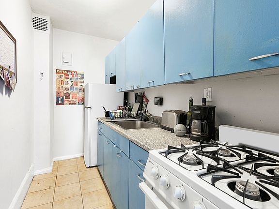 3rd image of 23 W 70th St #3R