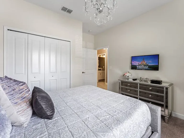 Romeo Cir — Photo 20