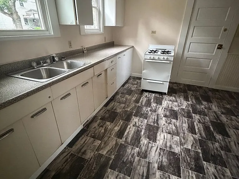 232 Wallace St — Photo 8