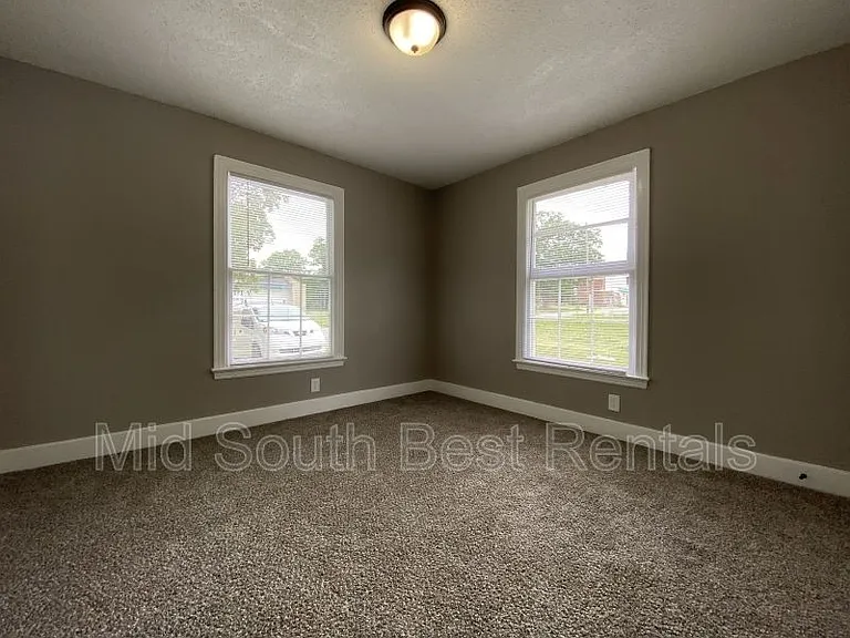 1616 Wright Ave — Photo 7