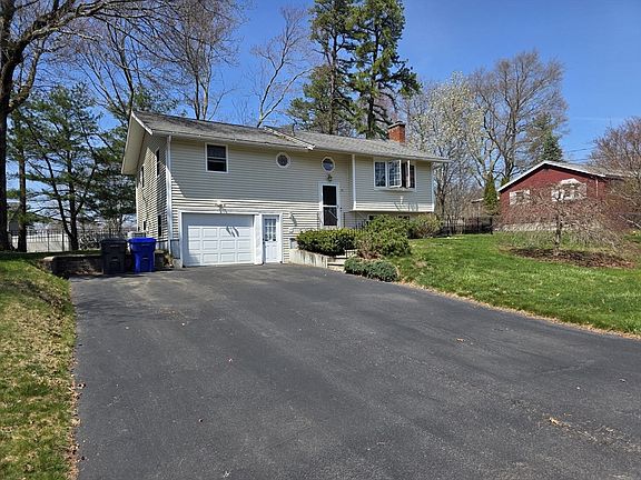 3rd image of 19 Bowdoin Dr