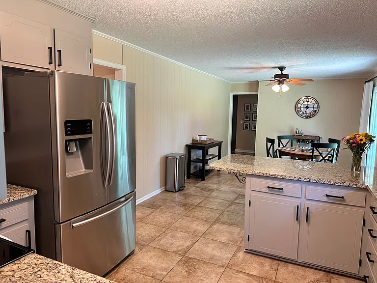 2204 N Dallerton Cir — Photo 6