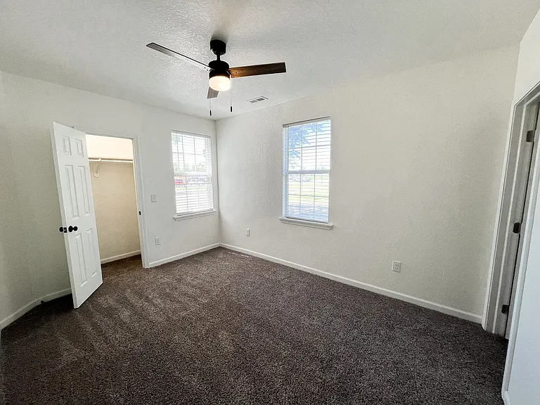 1025 W 13th St — Photo 14