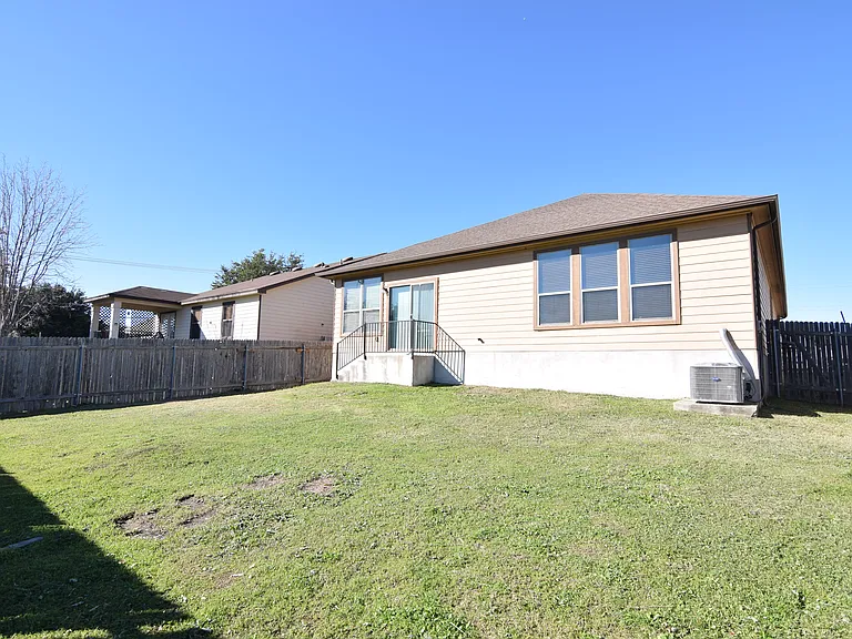 823 Tumbleweed Trl — Photo 16