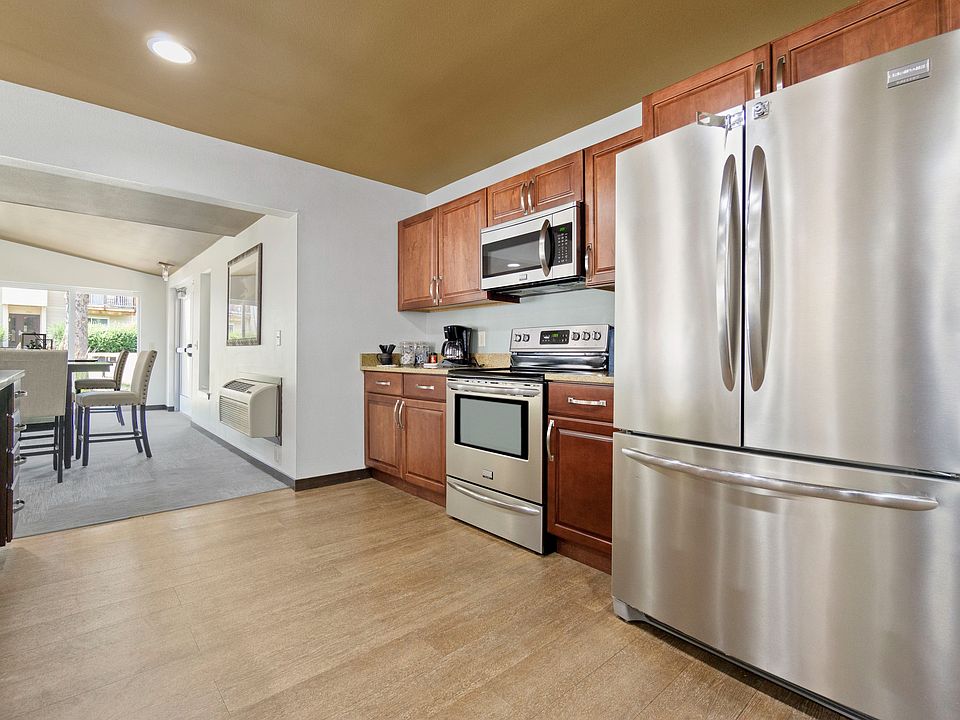 Arbor Lakes Apartments in Middleton, Wisconsin. Studio apartments, 1 bedroom, and 2 bedroom apartments.