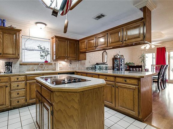 5th image of 6303 Arrowwood Dr