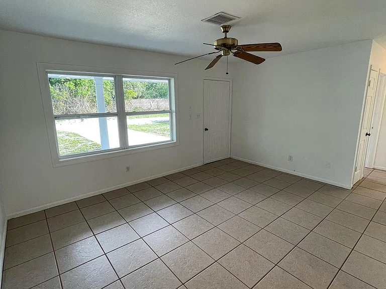 8075 SE Mansion Ln — Photo 3