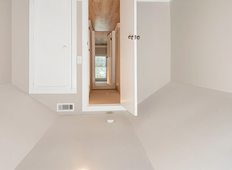 1st image of 104 Kensington Cir