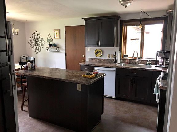 3rd image of 742 N Teton Ave