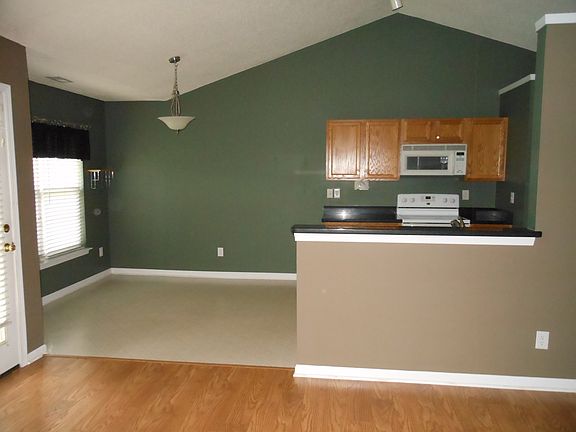 Kitchen & Eat-in Kitchen