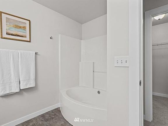 4th image of 6837 Holly Park Dr S