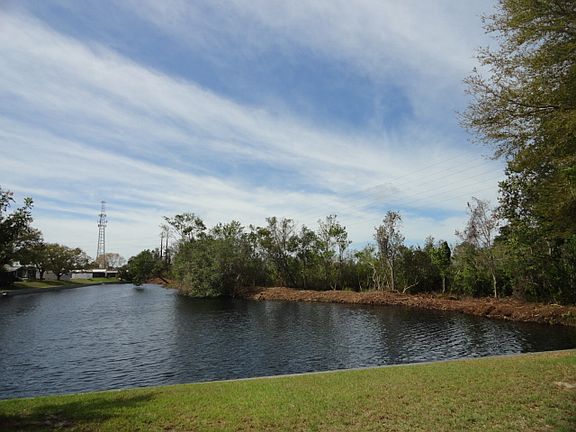 3rd image of 865 Egret Ln